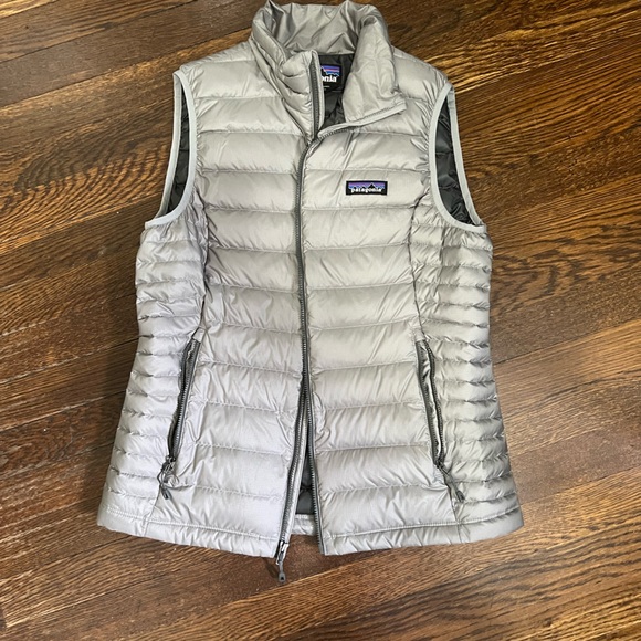 Women’s Patagonia Silver Vest - Picture 1 of 2